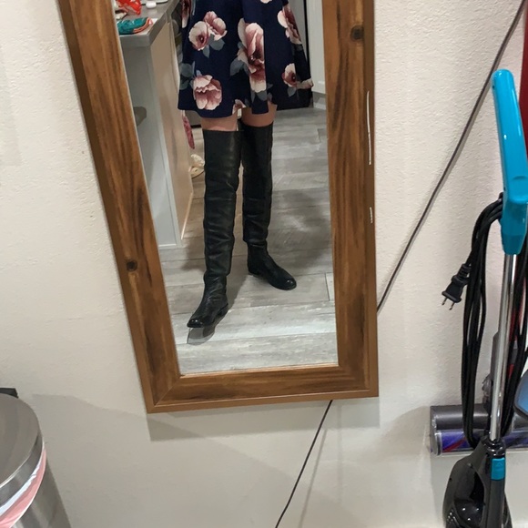 ❤️🔥 Stuart Weitzman OTK Boots ❤️🔥 - Picture 9 of 17